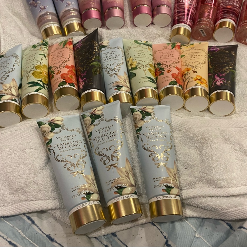 Victoria's Secret Sparkling Creme Body Lotion - Blue